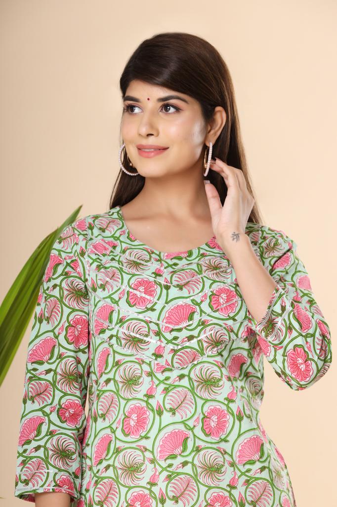 Flower print clearance kurti neck design